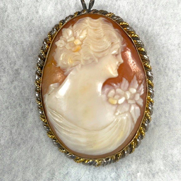 14K Antique Shell Carved Cameo Pendant - Picture 1 of 3